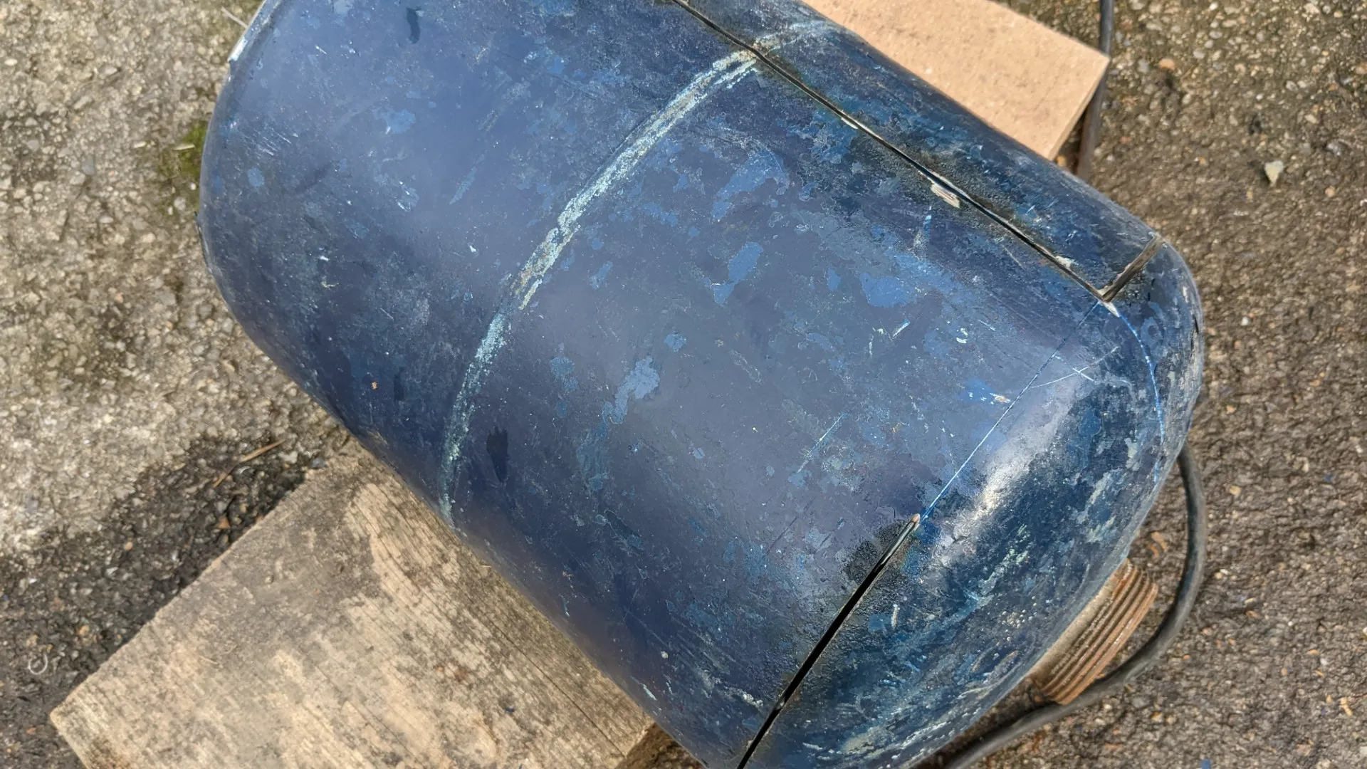 Corte de la botella de gas con disco de corte