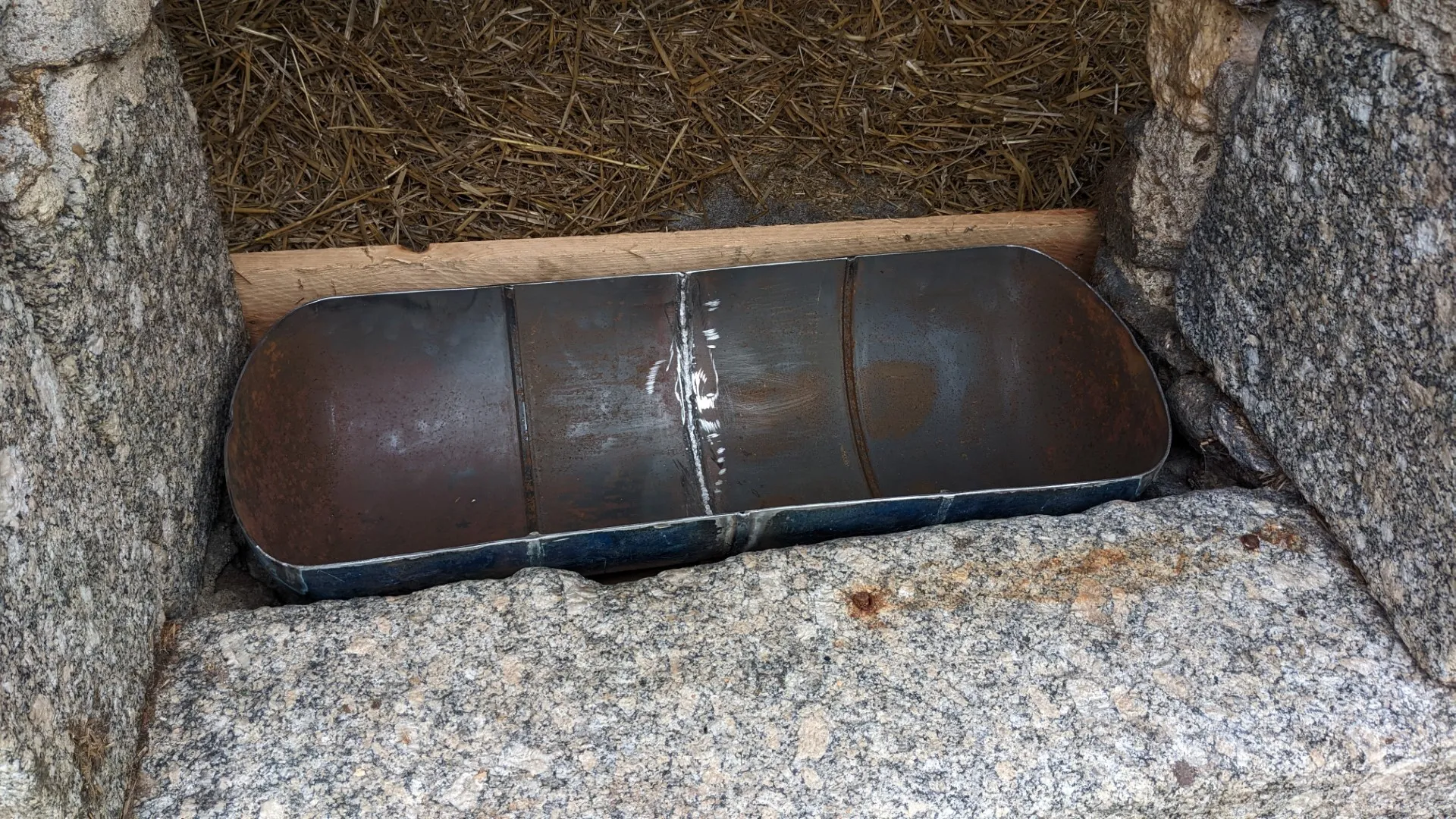 colocaciÃ³n del comedero para botellas de gas en hormigÃ³n