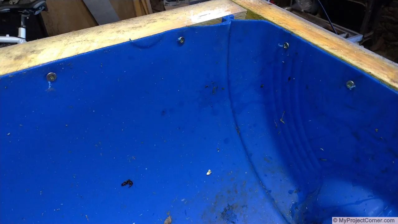 Demi-fut vissé au cadre - gros plan