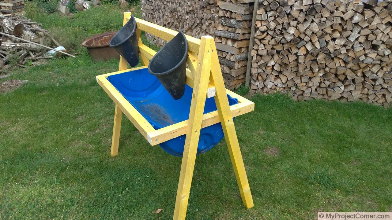 J'ai presque terminé la construction de ma station d'abattage de poulets