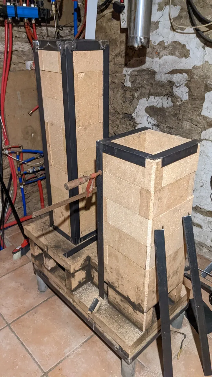 ajout d'une armature en acier à l'alimentation en combustible