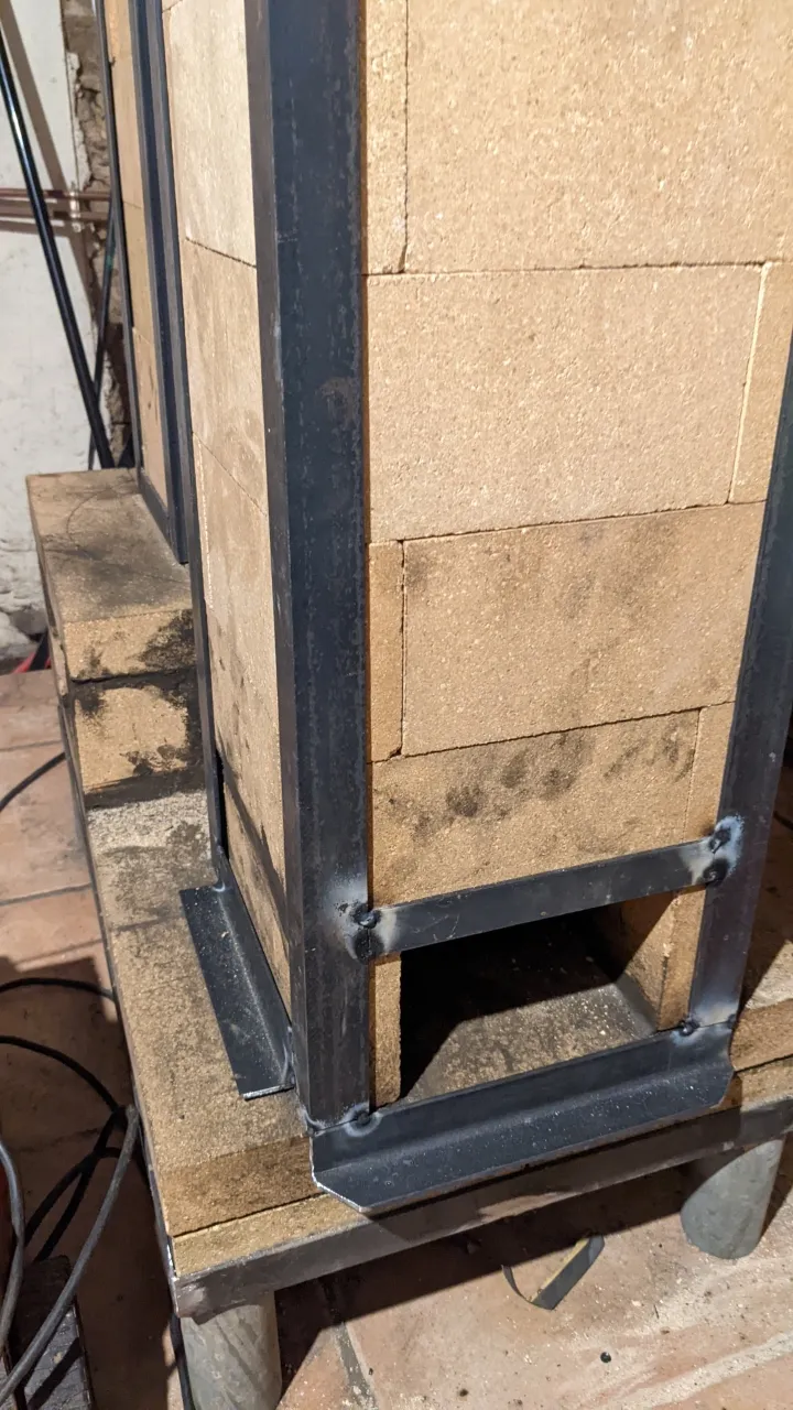 ajout d'une armature en acier à l'alimentation en combustible