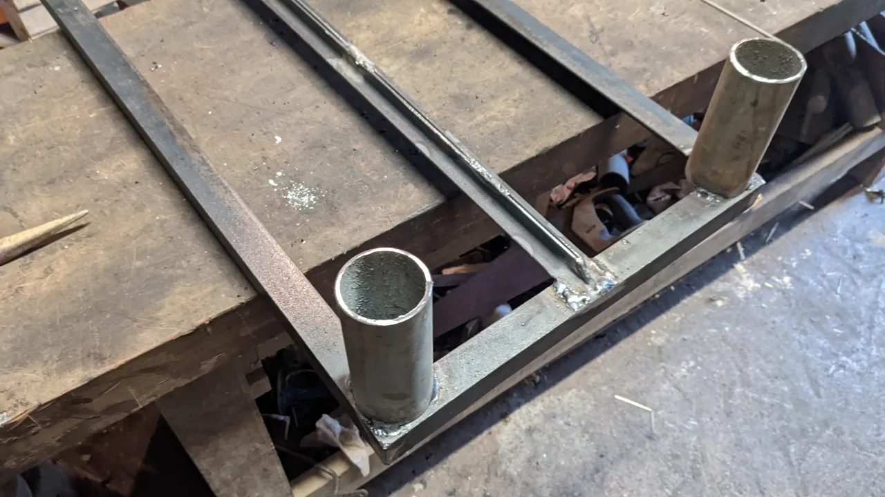 ajouter des pieds au cadre de base du poêle à fusée