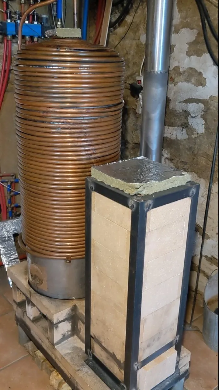 Poêle à fusée tuyaux de cuivre terminés