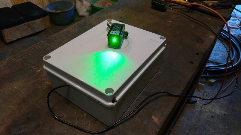 arduino automatizó el susto de los pájaros con láser verde