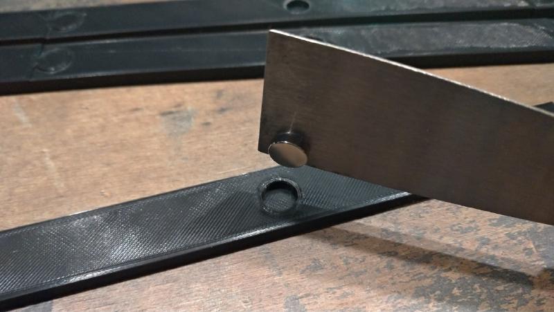 insertar los imanes con la espátula