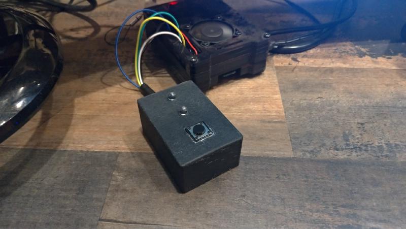 La grabadora de tiempo de Raspberry pi terminada, conectada y lista